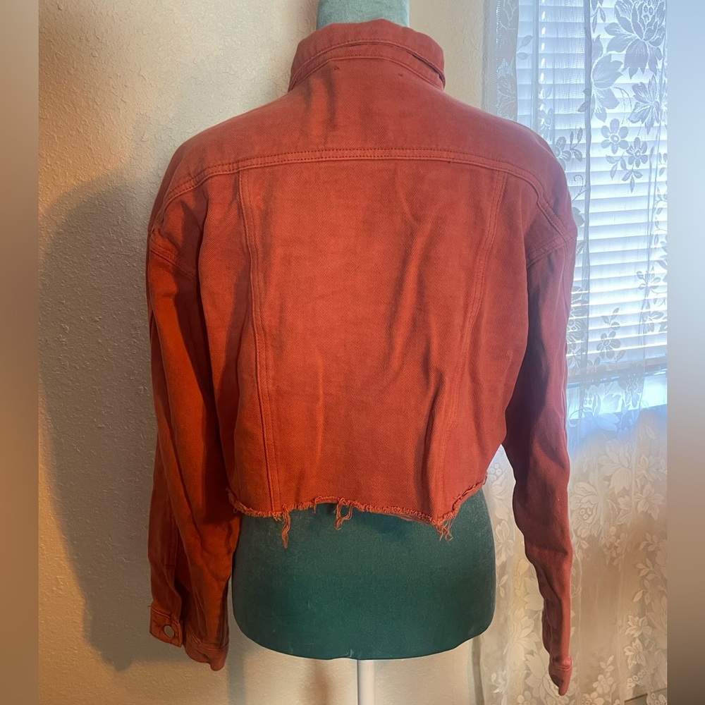 Tic toc: Trendy Orange Cropped Denim Jacket - Picture 3 of 4